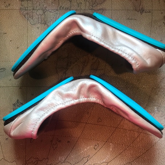 ☀️SOLD☀️ Limited Edition Champagne Gold Tieks size - Picture 7 of 8